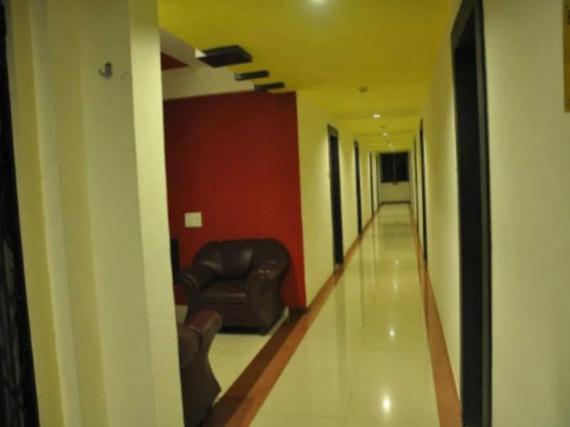 Hotel Alpine プネ エクステリア 写真